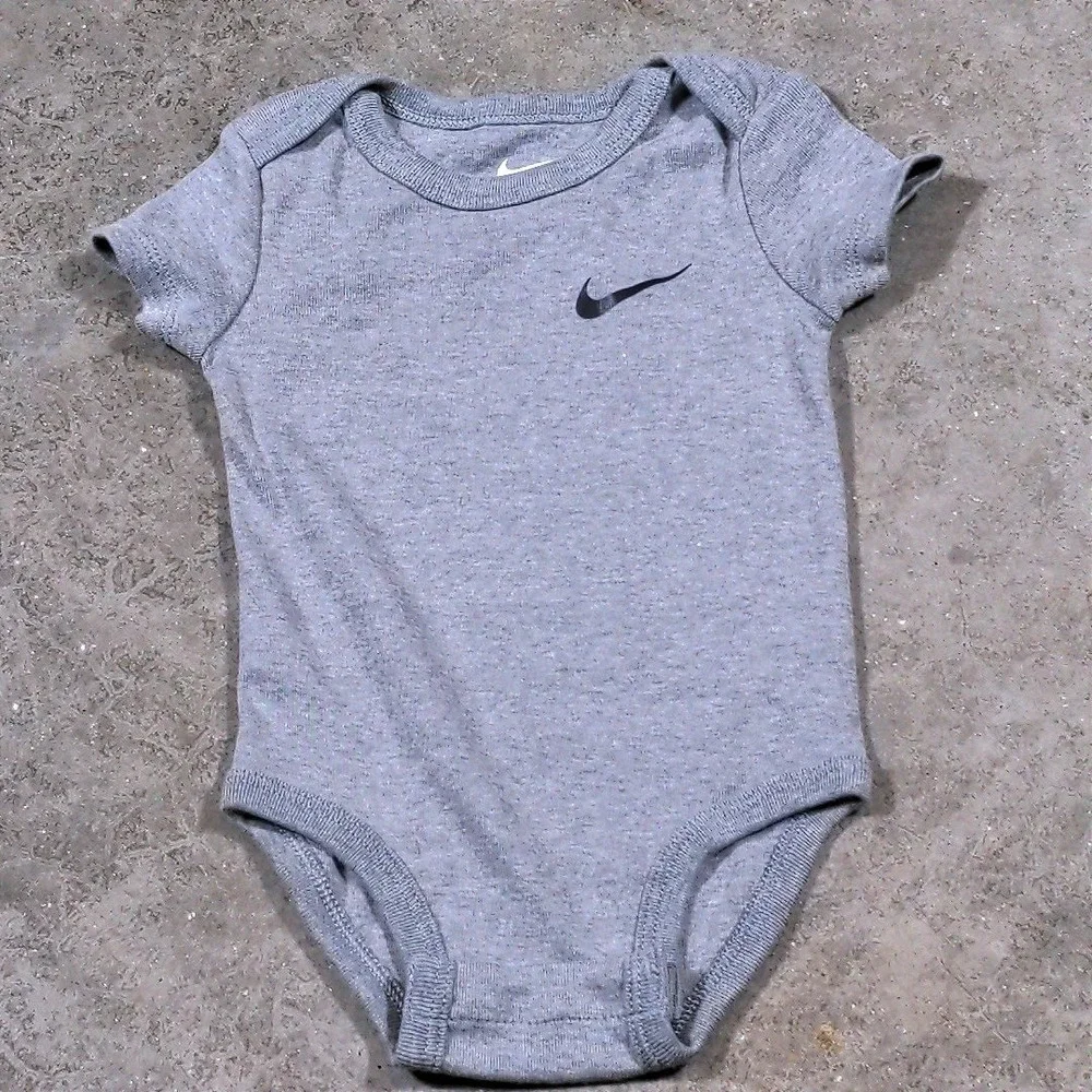 Nike Baby Bodysuit Gray Heather Short Sleeve Swoosh Logo Size 9M Infant